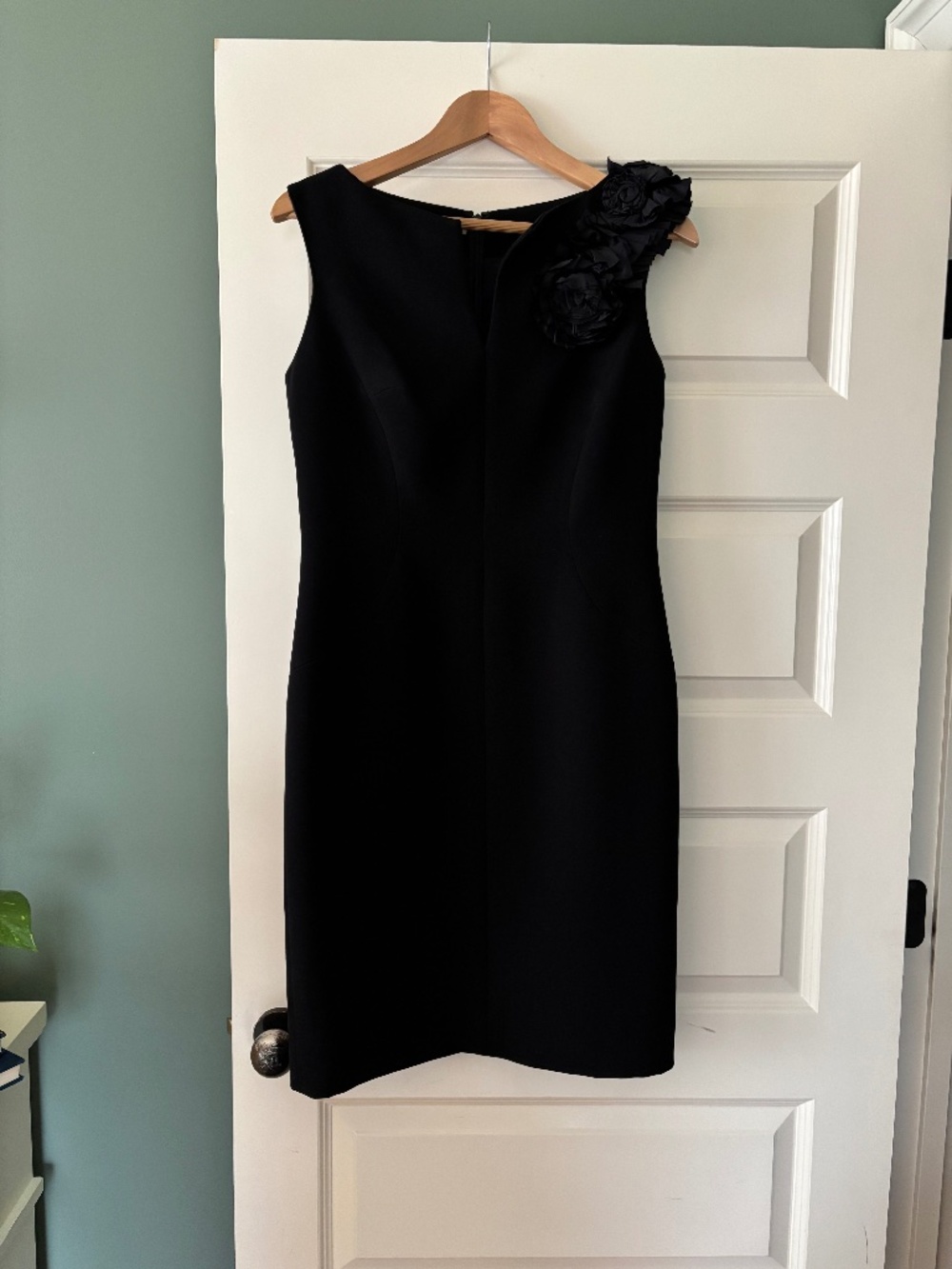 Rickie Freeman Teri Jon 3D Flowers Applique Black Dress Sheath Silhouette Size 6
